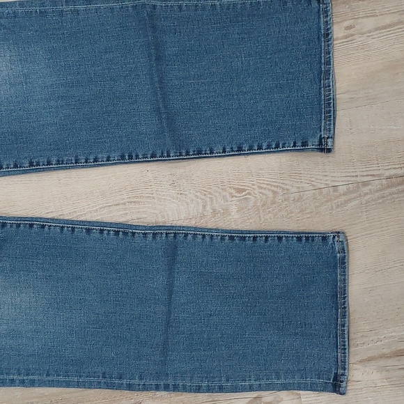 Women's Lucky Brand jeans 16/33 regular in Sweet Straight, medium wash, mid-rise - Picture 6 of 7